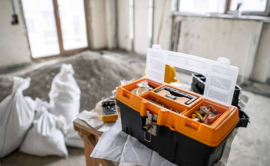 Jak skrzynka do pasów na przyczepkę może ułatwić codzienną eksploatację pojazdu?