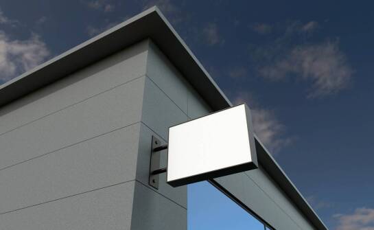 Zalety wykorzystania dibondu w produkcji świetlnych kasetonów