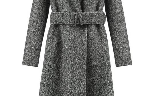 Włoskie damskie płaszcze zimowe a trendy w modzie – co warto wiedzieć?