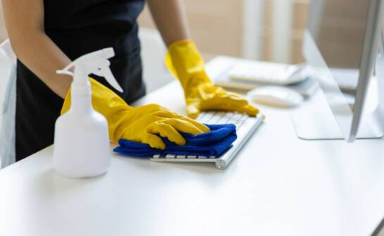 Rola profesjonalnego sprzętu w efektywnym sprzątaniu biur