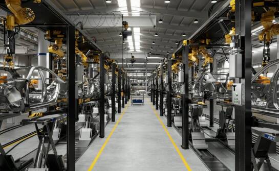 Wpływ szerokiej oferty metalowych artykułów na efektywność pracy firm