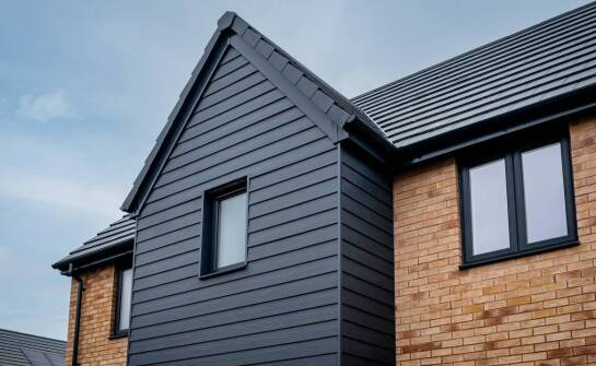 Cegła Roben w kontekście ochrony przed wilgocią i czynnikami atmosferycznymi.