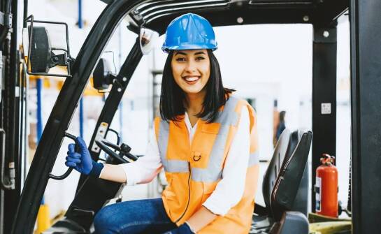 Jakie są zalety korzystania z technicznego serwisu przy wynajmie wózków?