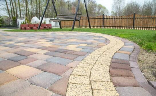 Jak dobrać klinkierowy bruk do stylu domu?