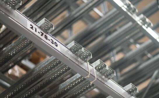 Jakie prowadnice do szuflad wybrać, aby zwiększyć ich trwałość?