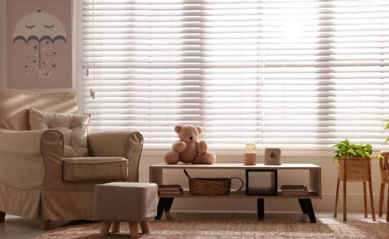 Jak różnorodność dostępnych żaluzji wpływa na funkcjonalność wnętrz?