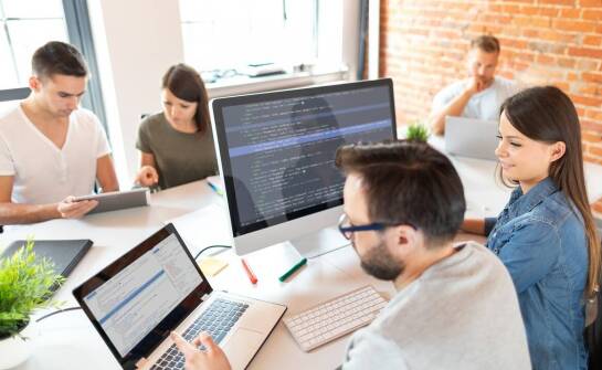 W jaki sposób rozwój oprogramowania wspiera nowoczesne przedsiębiorstwa?