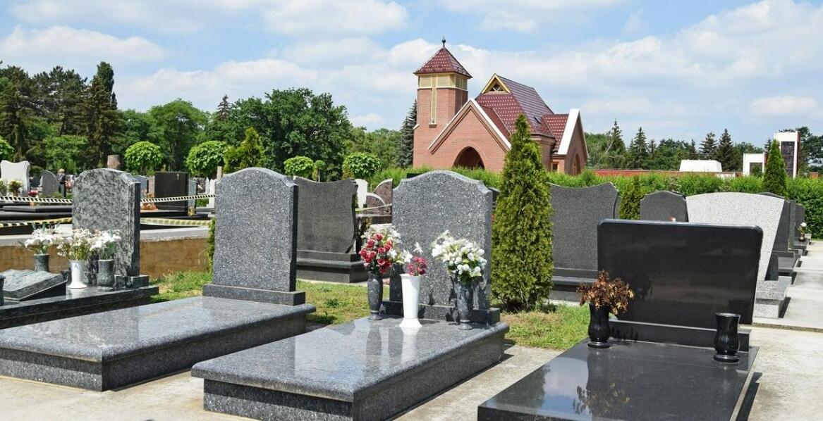 Jak wybrać trwały materiał do nagrobków?