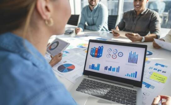 Kluczowe zasady optymalizacji budżetu na reklamy w mediach online i offline