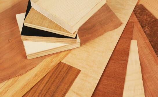 Wybór materiałów do budowy garażowych drzwi: co warto rozważyć?