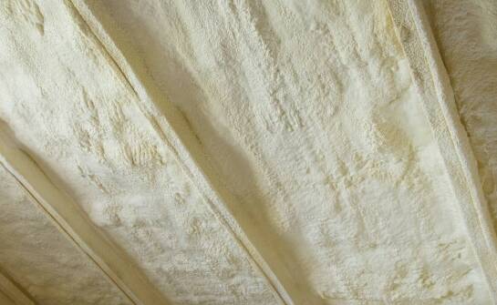 Efektywność ocieplenia dachu styropianem w kontekście energooszczędności domu.