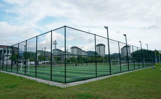 Jak przygotować tenisowy kort do sezonu?