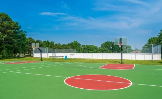 Jakie urządzenia do lekkoatletyki są niezbędne na stadionie?