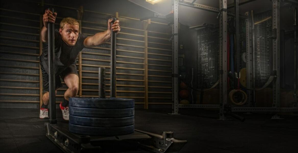 Jakie korzyści przynoszą gimnastyczne kółka w treningu siłowym?