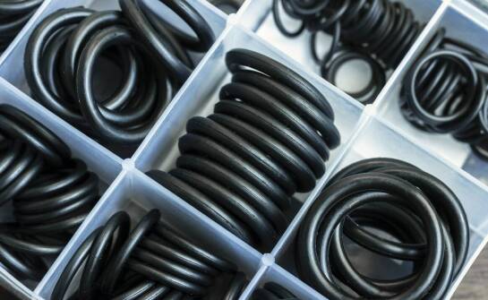 Wyroby gumowe w przemyśle motoryzacyjnym – kluczowe zastosowania