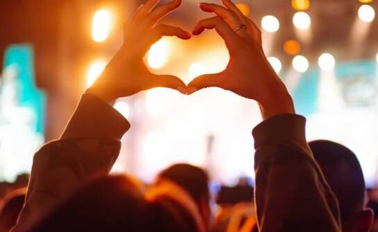 Jak wynajem telebimu wpływa na jakość przekazu podczas kulturalnych wydarzeń?