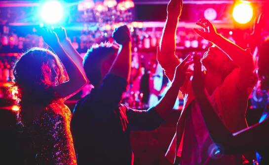 Wieczór kawalerski z atrakcjami dla fanów tańca i muzyki