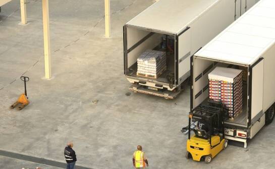 Znaczenie logistycznego wsparcia od agencji pracy dla efektywności produkcyjnych zespołów