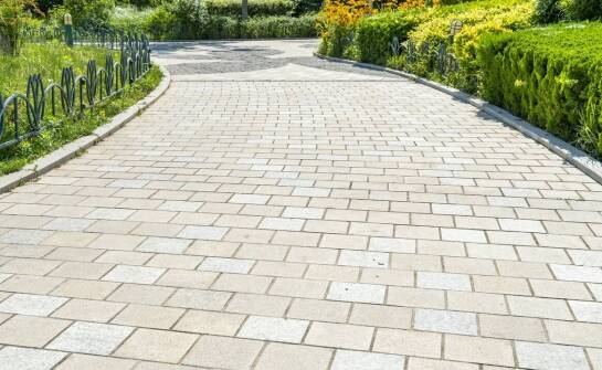 Jak betonowe płyty chodnikowe mogą wspierać rozwój infrastruktury miejskiej?