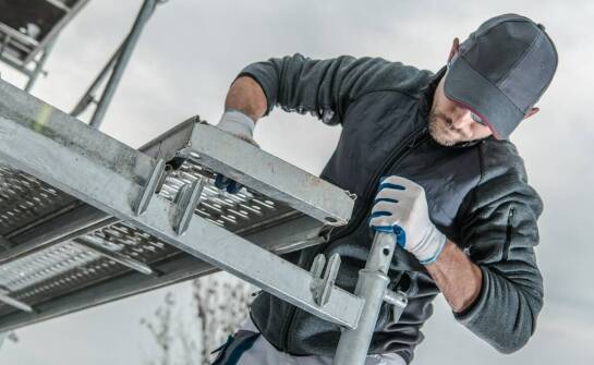 Najlepsze praktyki w montażu i konserwacji reklamowych pylonów