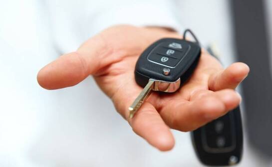 Wpływ opinii klientów na popularność wynajmu samochodów Alfa DS