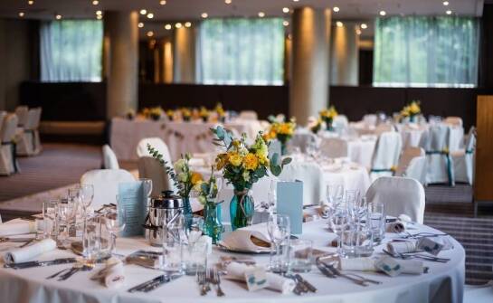 Nowoczesne weselne rozwiązania: technologia w służbie organizacji przyjęcia