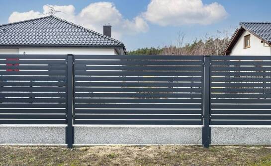 Jakie są najlepsze poziome wzory ogrodzeń dla prywatnych posesji?