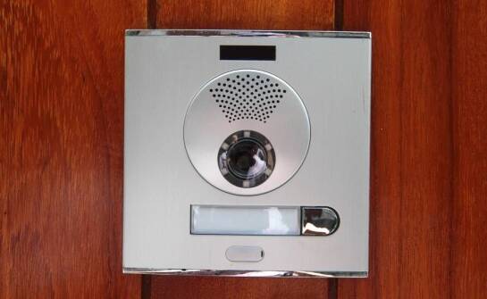 Przegląd najnowszych modeli domofonów na rynku – co oferuje nowa technologia?