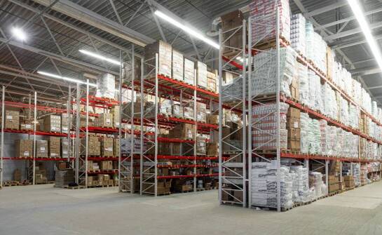 Jakie są najlepsze praktyki w zarządzaniu powierzchnią magazynową?