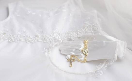 Wpływ nowoczesnych wzorów na wybór komunijnej sukienki dla dziewczynki