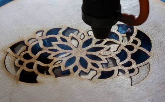 Korzyści z zastosowania laserowego cięcia w branży wykończenia wnętrz