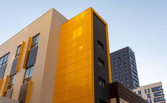 Jak dopasować elewację do architektonicznego stylu budynku?