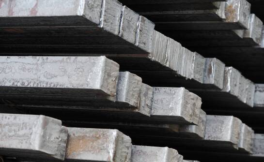 Rola gruboziarnistej stali w budowie nowoczesnych konstrukcji stalowych