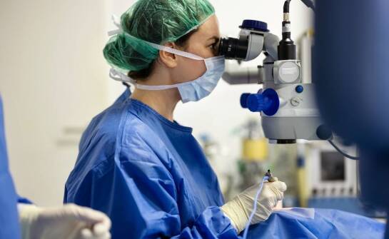 Laserowa korekcja wzroku a potrzeba noszenia okularów po zabiegu