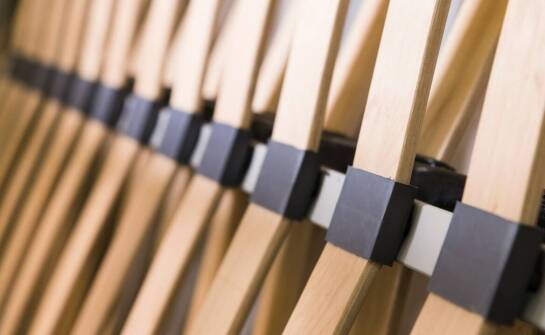 Listwy sprężynujące w kontekście alergii – co musisz wiedzieć?