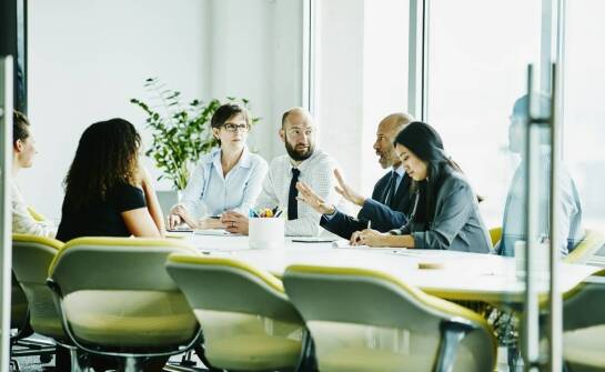 Jak szkolenia biznesowe mogą zwiększać adaptacyjność zespołów?