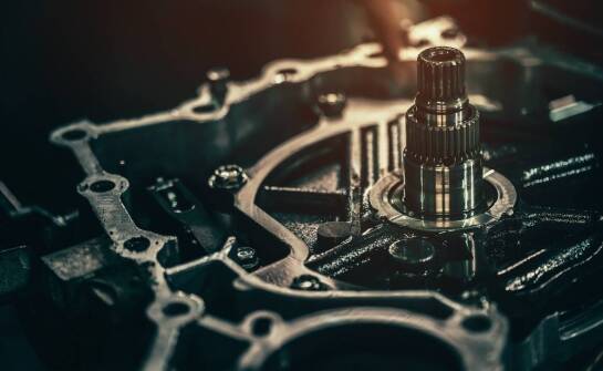 Jakie znaczenie ma pompa wody przy wymianie rozrządu w 1.6 CRDi?