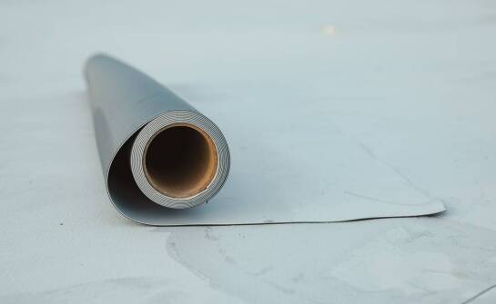 Jak dobrać odpowiednią PCV membranę do konkretnego projektu budowlanego?