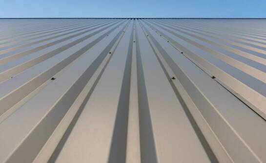 Estetyka i funkcjonalność jednomodułowej blachy na dachach mieszkalnych