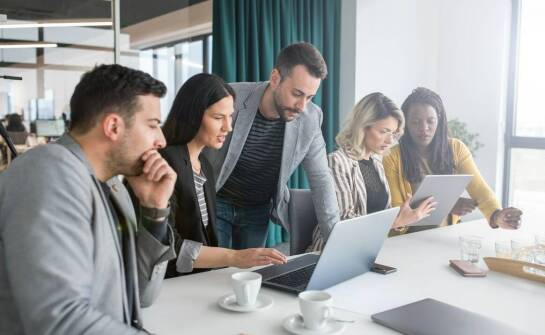 Efektywne planowanie promocyjnych kampanii z reklamową agencją w Toruniu