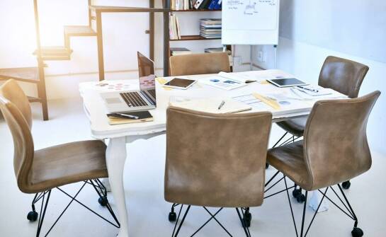 Jakie są korzyści z inwestowania w zaawansowane informatyczne technologie?