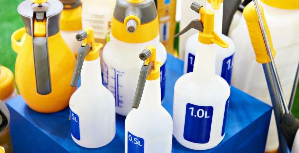 Jakie są zalety stosowania nowoczesnych płynów do dezynfekcji powierzchni w przemyśle spożywczym?