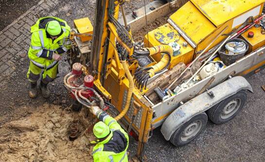 Wiercenie studni jako sposób na zrównoważone zarządzanie wodą w ogrodzie.