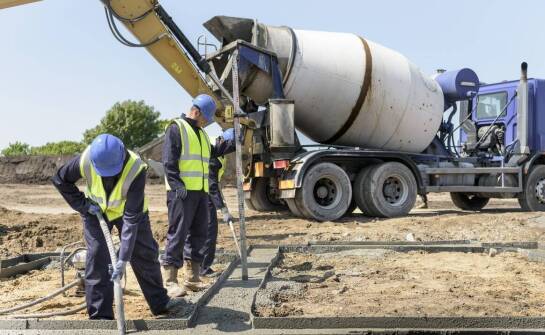Jak nowoczesne technologie pomagają w oszczędności kosztów przy wylewkach?