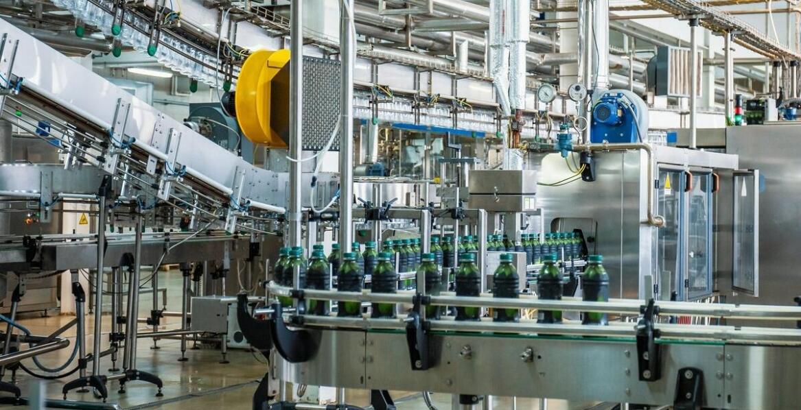 Efektywność i niezawodność przenośników do transportu butelek w przemyśle