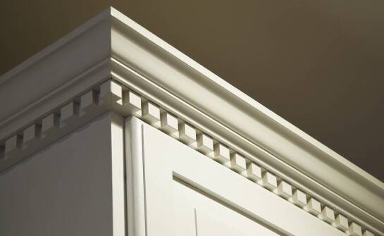 Wpływ dekoracyjnych narożników na optyczne powiększenie przestrzeni