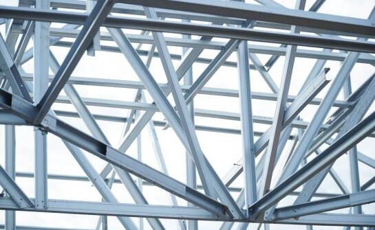 Jak stalowe hale i wiaty wpływają na optymalizację kosztów inwestycji?