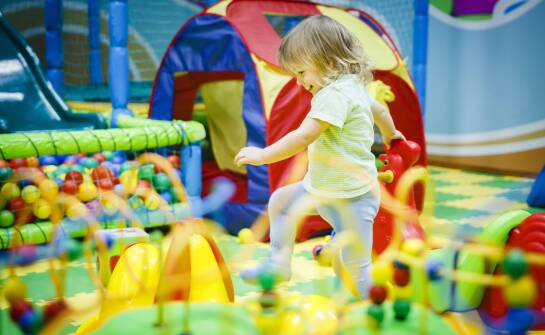 Jakie elementy wyposażenia dla sali zabaw dla dzieci są najbardziej popularne?