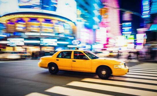 Jakie usługi transportowe obejmują lokalna firma taksówkarska?