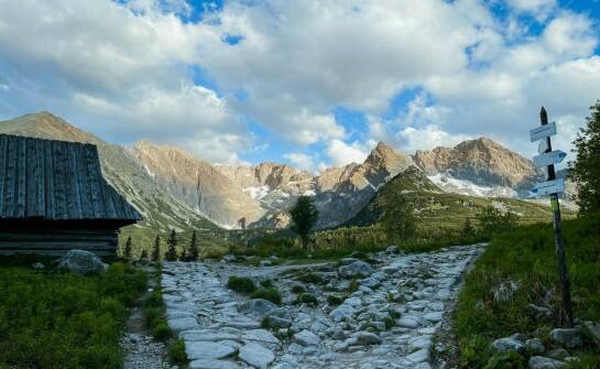 Na co zwracać uwagę przy doborze obuwia do jazdy w górach?